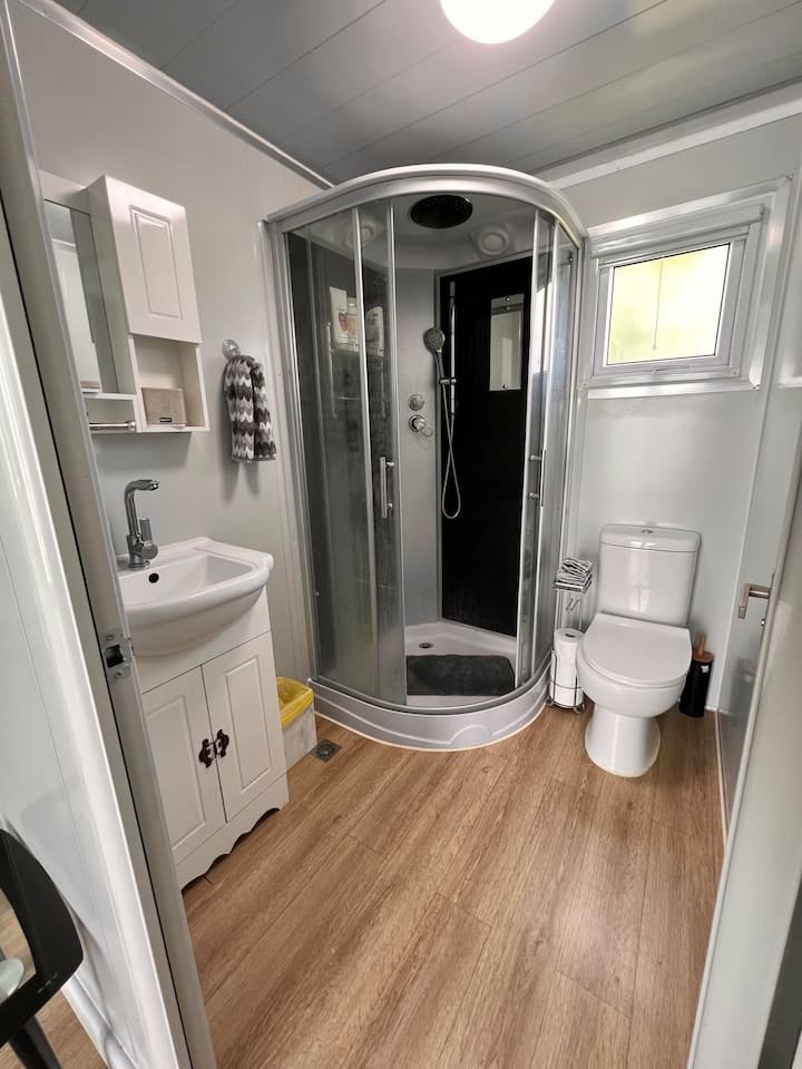 Tiny Home – 400 Sq. Ft. | 2 Bedrooms | Kitchen | Full Bathroom - Image 4