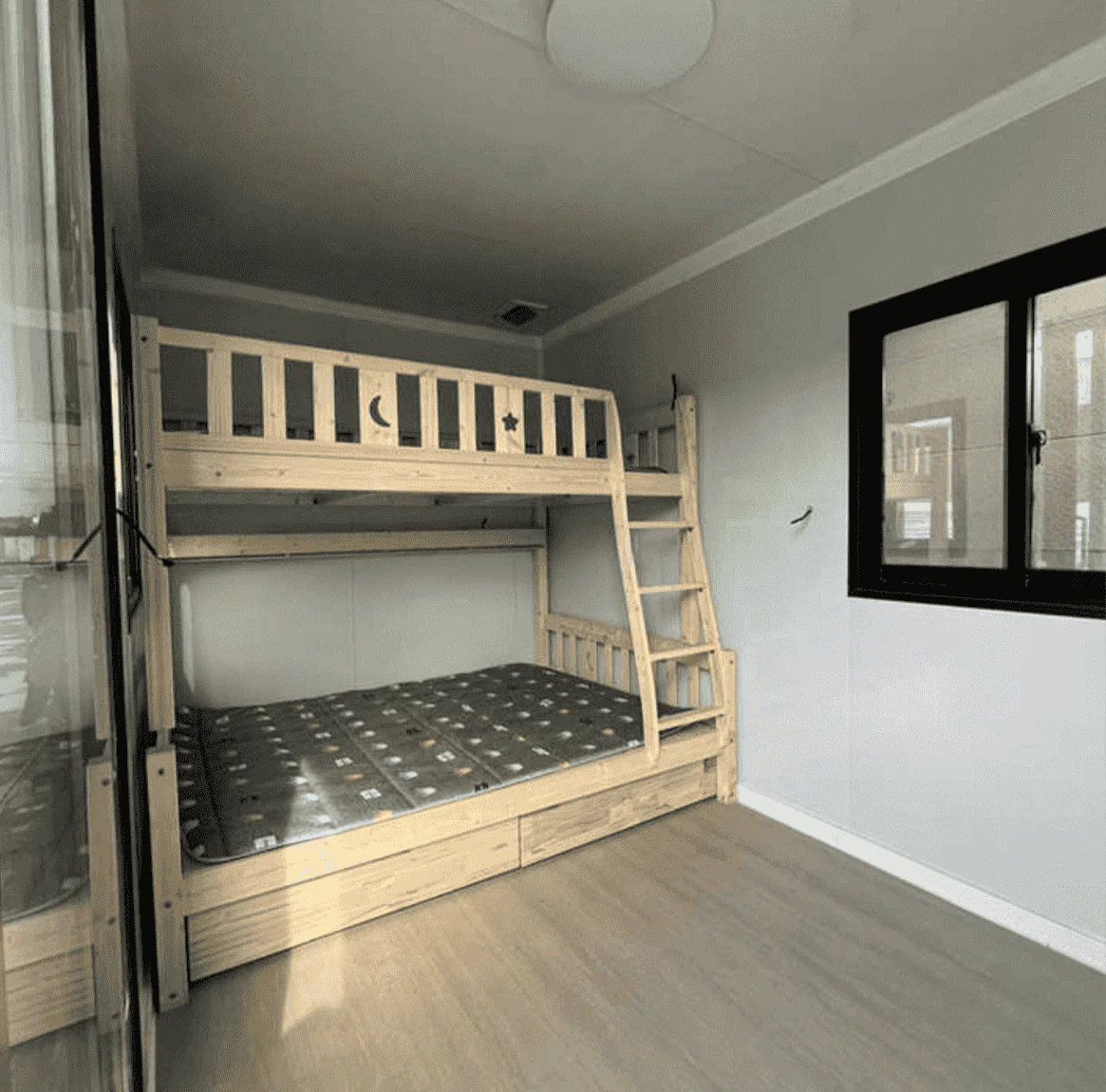 Tiny Home on Wheels (140 sq ft) - Image 6